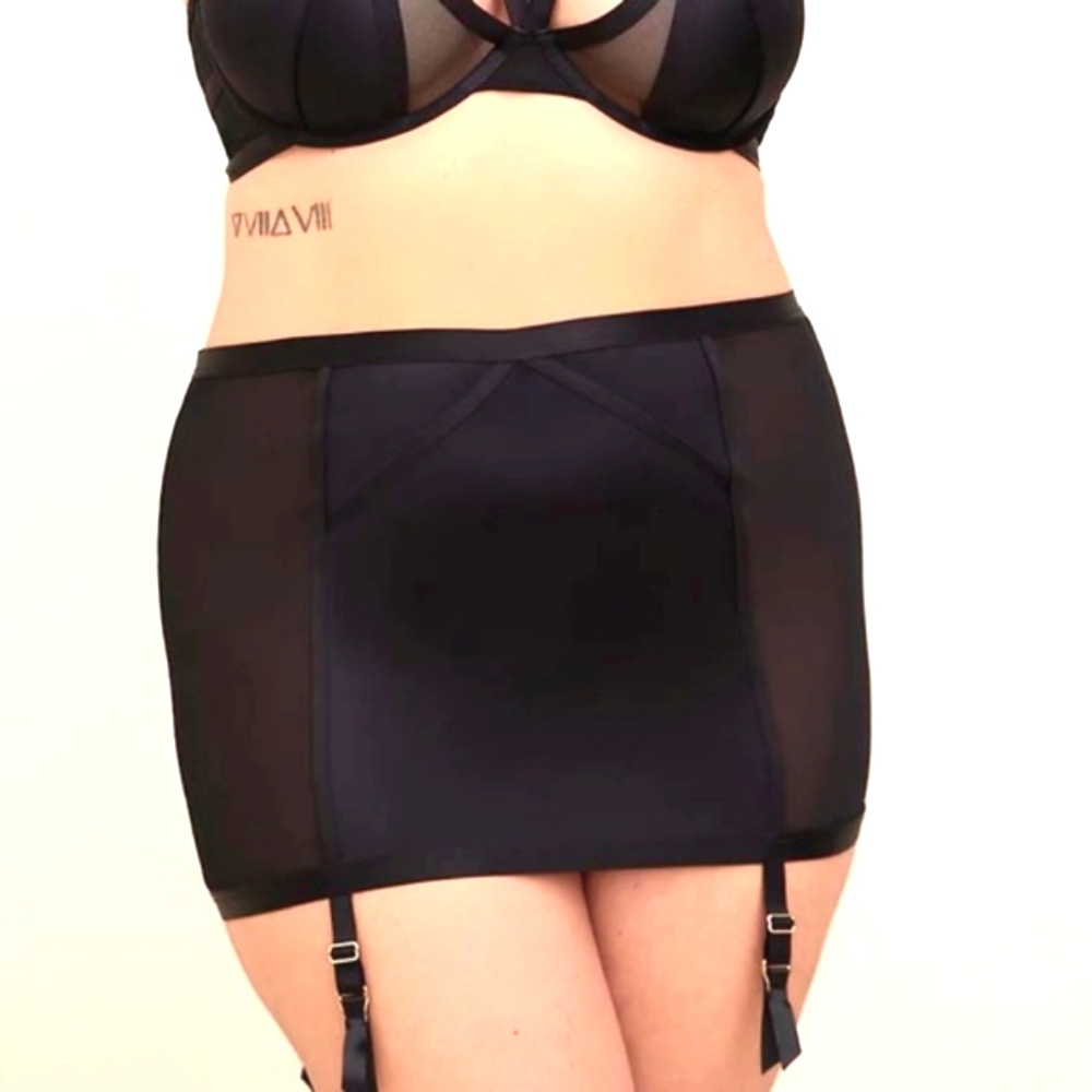 ❤️NWT TORRID LINGERIE - GARTER SKIRT - SATIN BLACK STRAPPY - PLUS SIZE - Picture 2 of 10